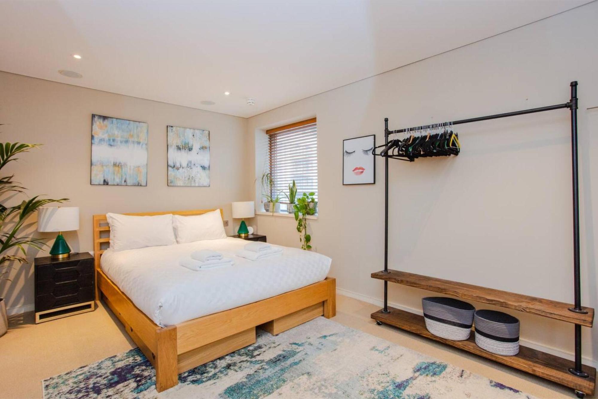 Modern 3 Bedroom Apartment In Paddington Лондон Екстериор снимка