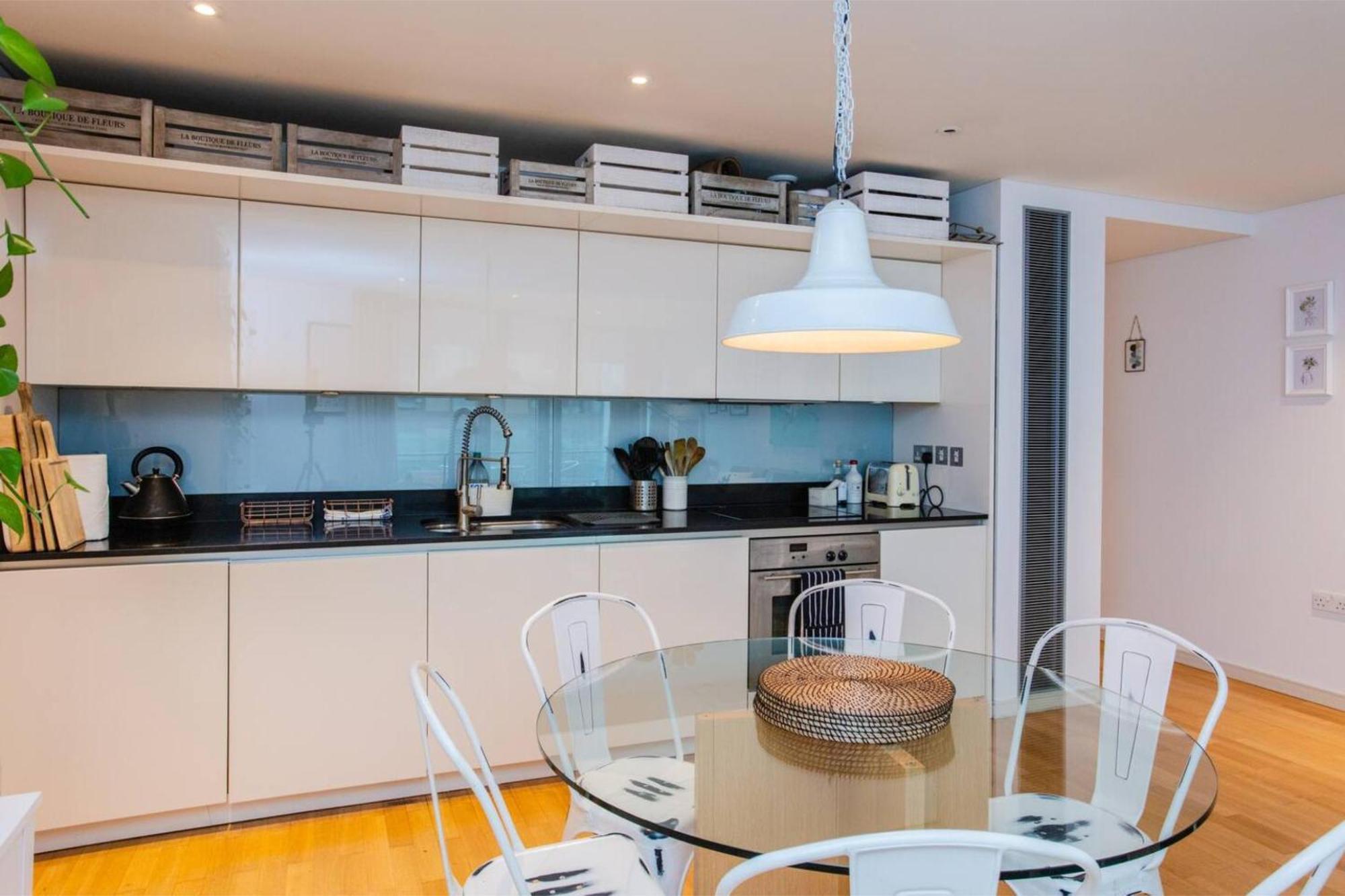 Modern 3 Bedroom Apartment In Paddington Лондон Екстериор снимка