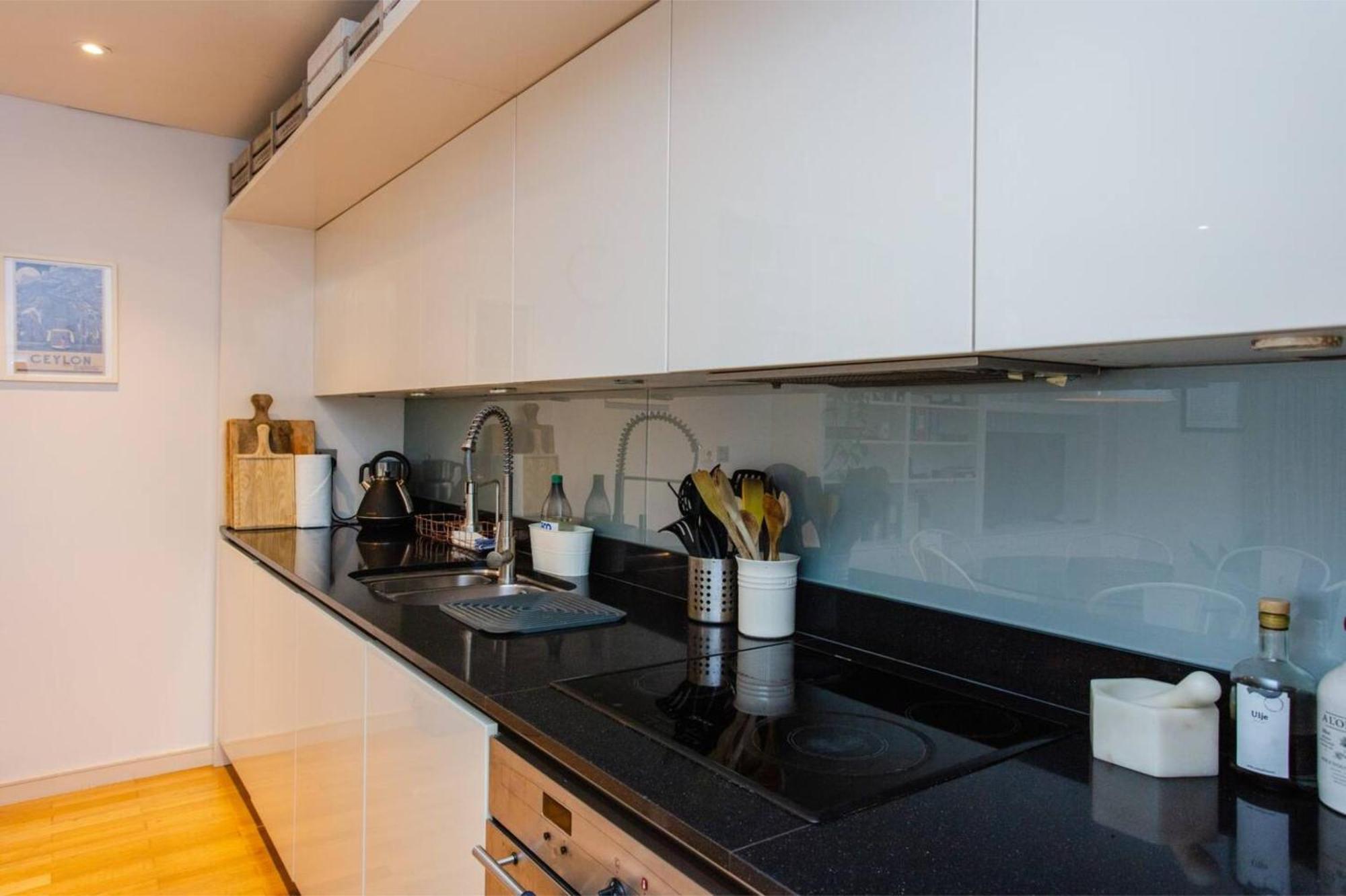 Modern 3 Bedroom Apartment In Paddington Лондон Екстериор снимка
