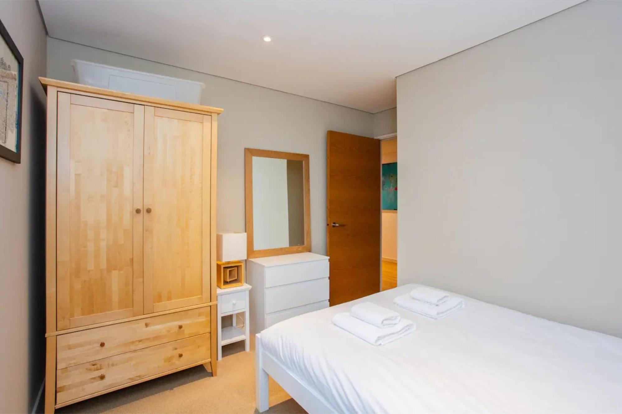 Modern 3 Bedroom Apartment In Paddington Лондон Екстериор снимка