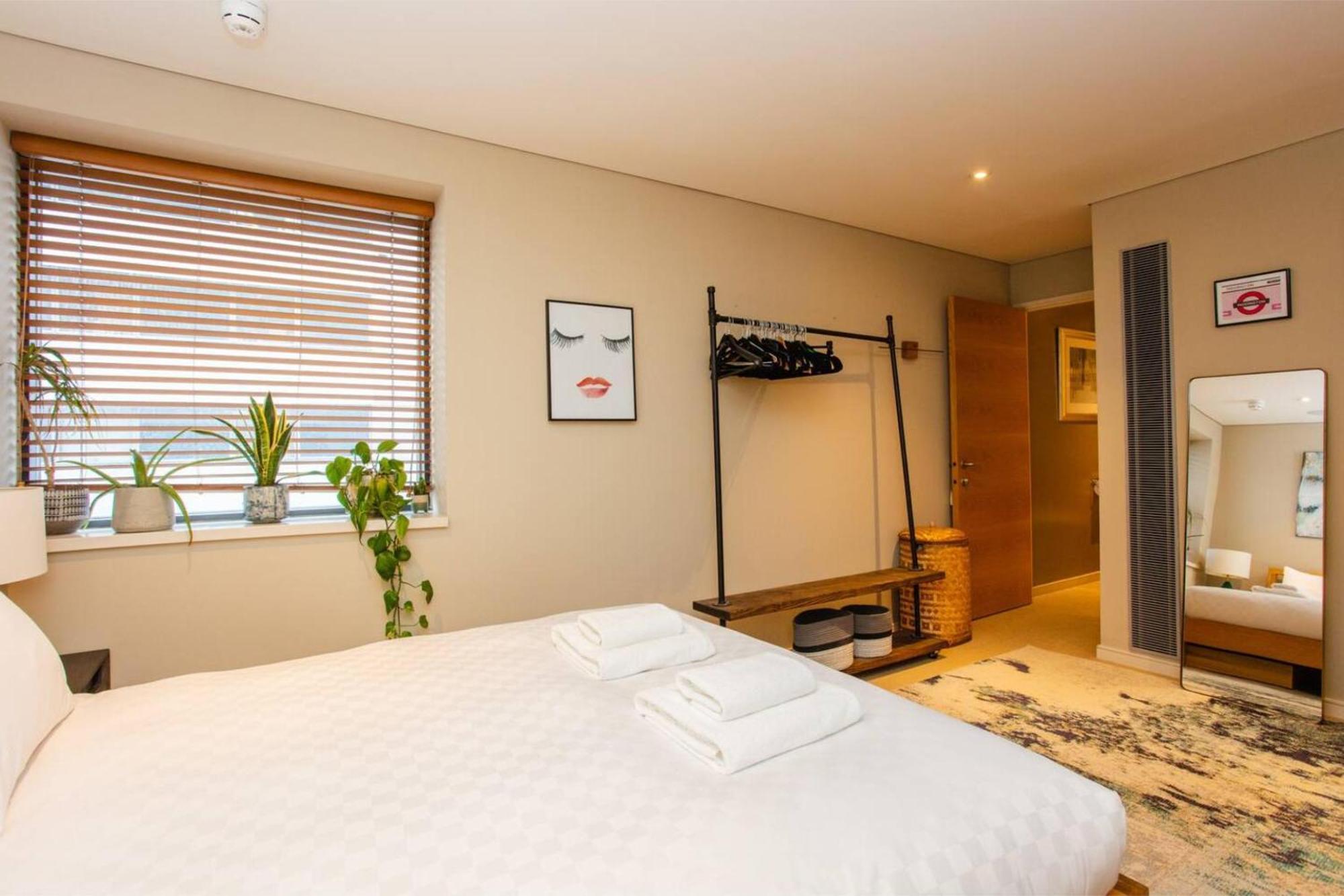 Modern 3 Bedroom Apartment In Paddington Лондон Екстериор снимка