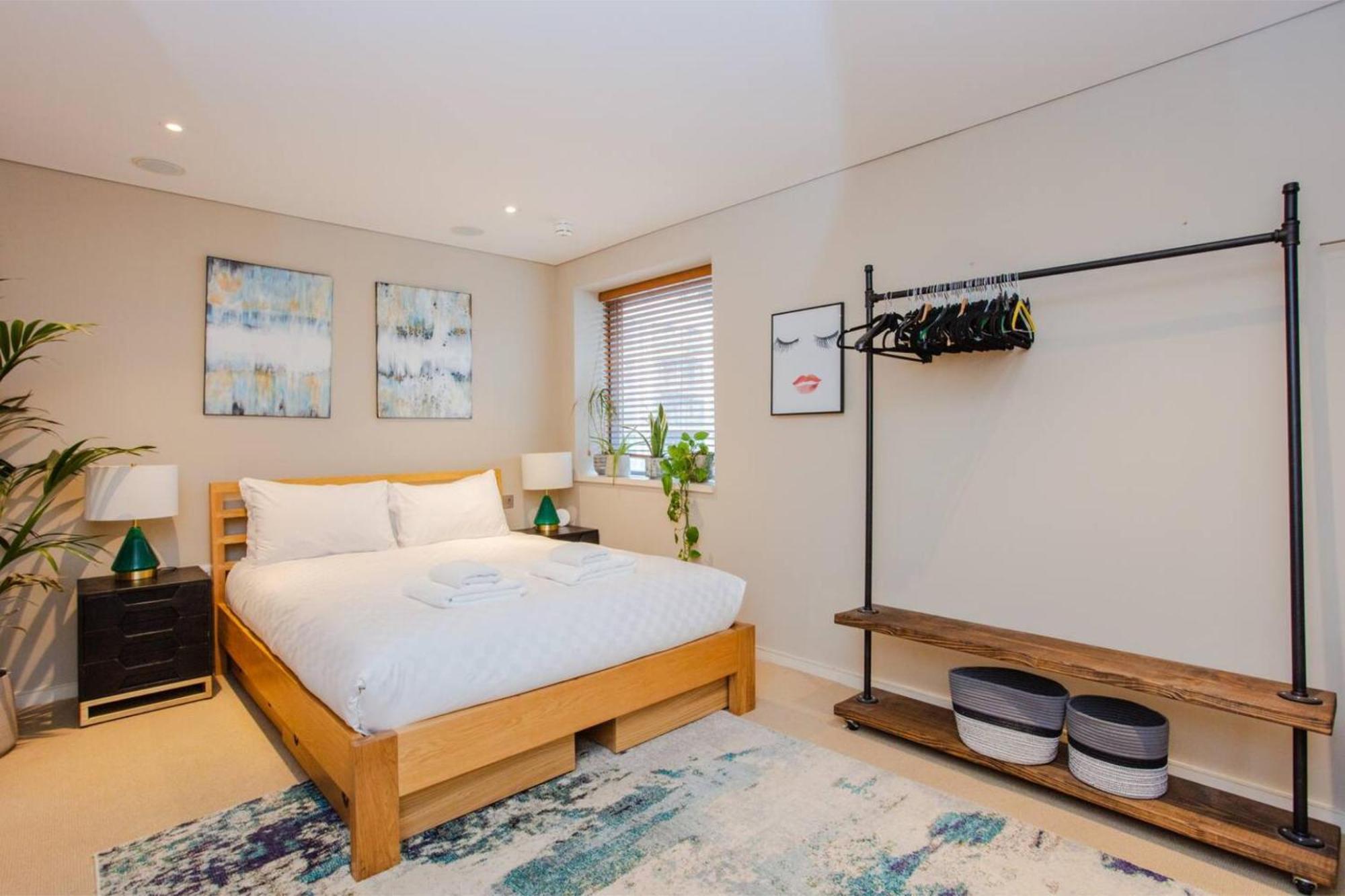 Modern 3 Bedroom Apartment In Paddington Лондон Екстериор снимка
