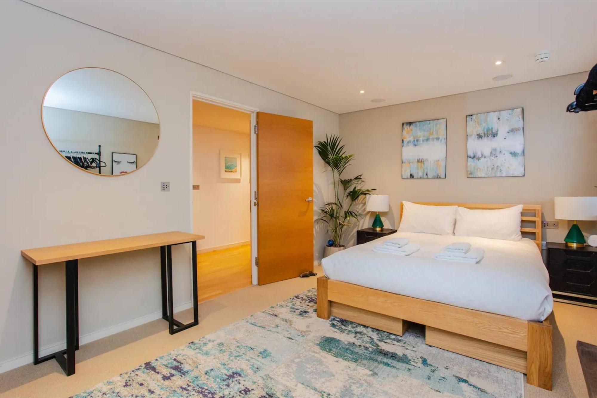 Modern 3 Bedroom Apartment In Paddington Лондон Екстериор снимка